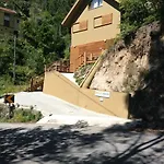 Brown House Шале *