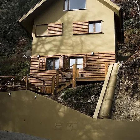 Brown House Alpehytte *