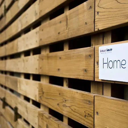 Brown House Alpehytte Geres