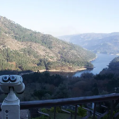 Brown House Alpehytte Geres