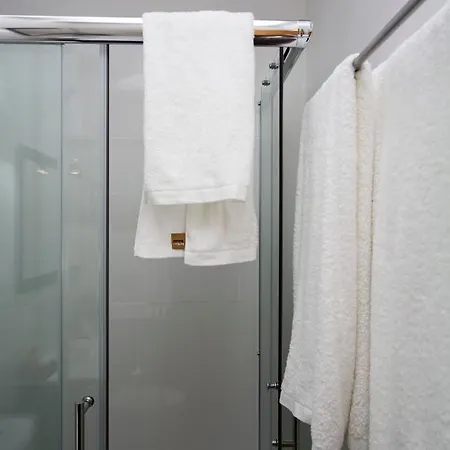 Brown House Alpehytte Geres