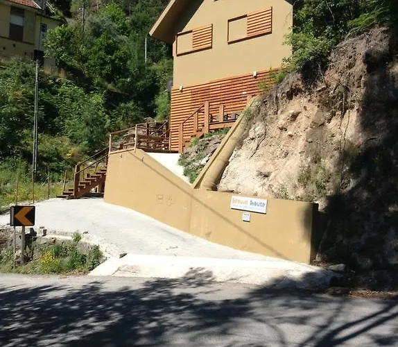 Brown House Шале *